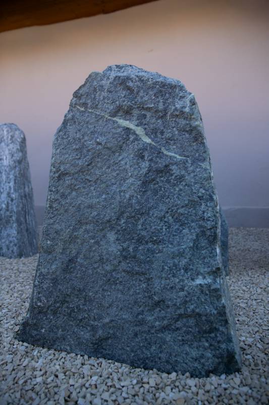 Einzelgrabstein ,,Aleska green" in grünem Naturstein - Ansicht 2