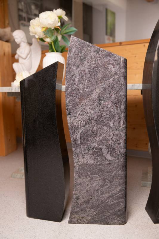 Urnengrabstein ,,Licht" 2-teilig geschwungen - Ansicht 2