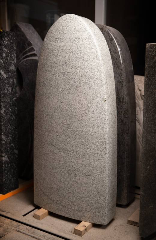 Doppelgrabstein ,,Pentora" in hellen polierten Granit - Ansicht 3