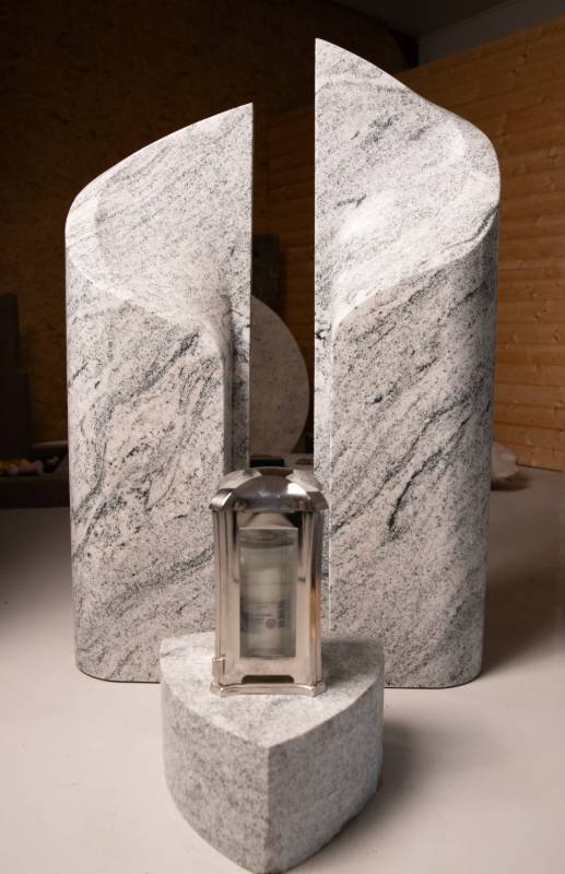 Doppelgrabstein ,,Luce" 3-teilig aus polierten Viscount White Granit - Ansicht 2