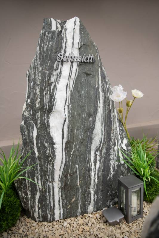 Doppelgrabstein ,,Palito" aus einem Gletscherfelsen - Ansicht 2