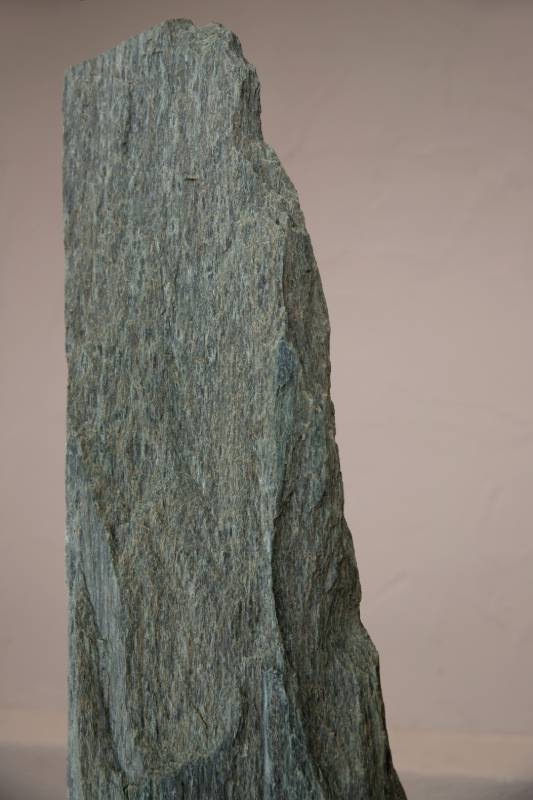 Einzelgrabstein ,,Genus" in grünem Naturstein - Ansicht 3