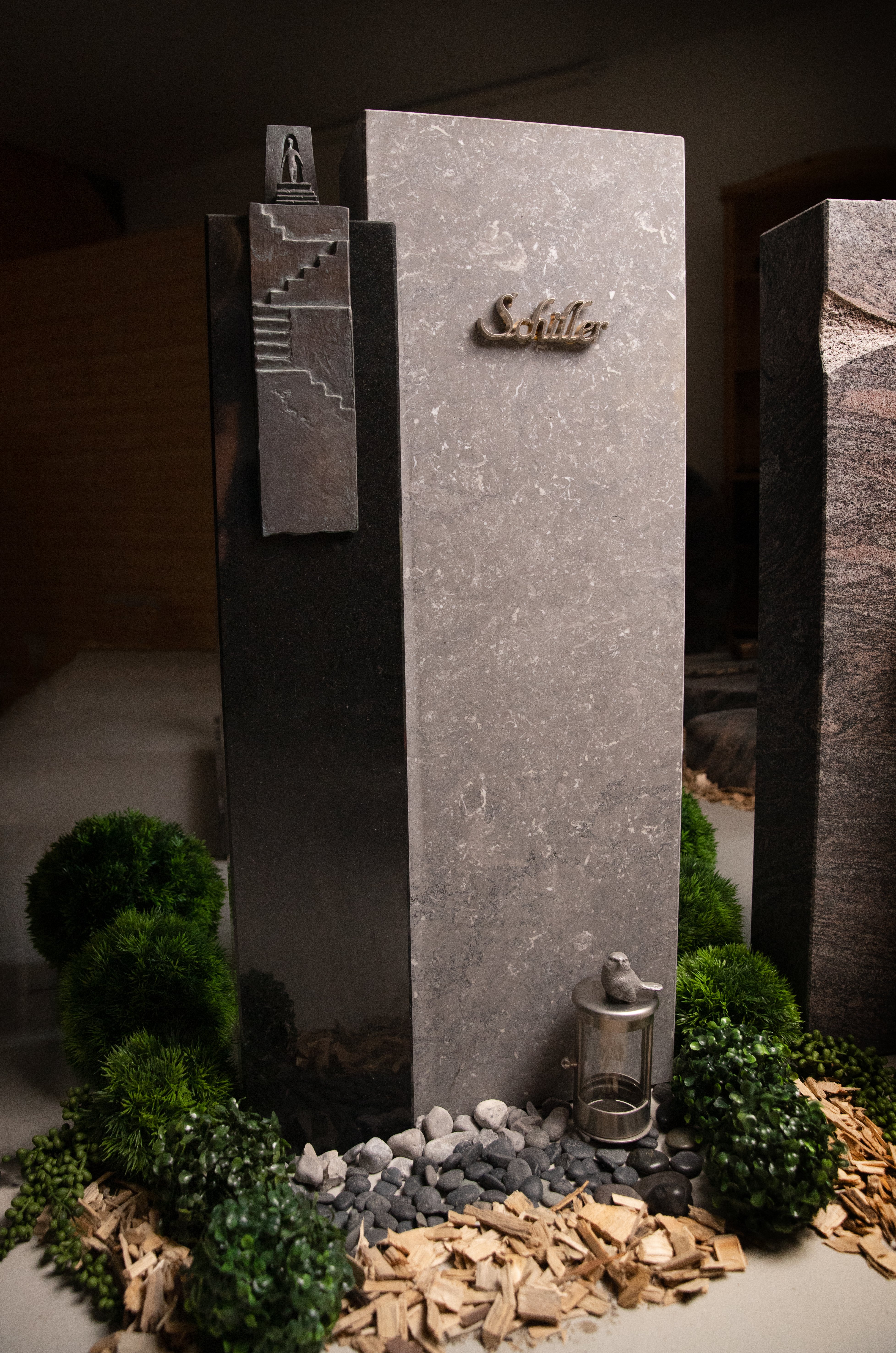 Doppelgrabstein ,,Schiller" 2-teilig mit Himmelstreppe und Pforte aus Bronze