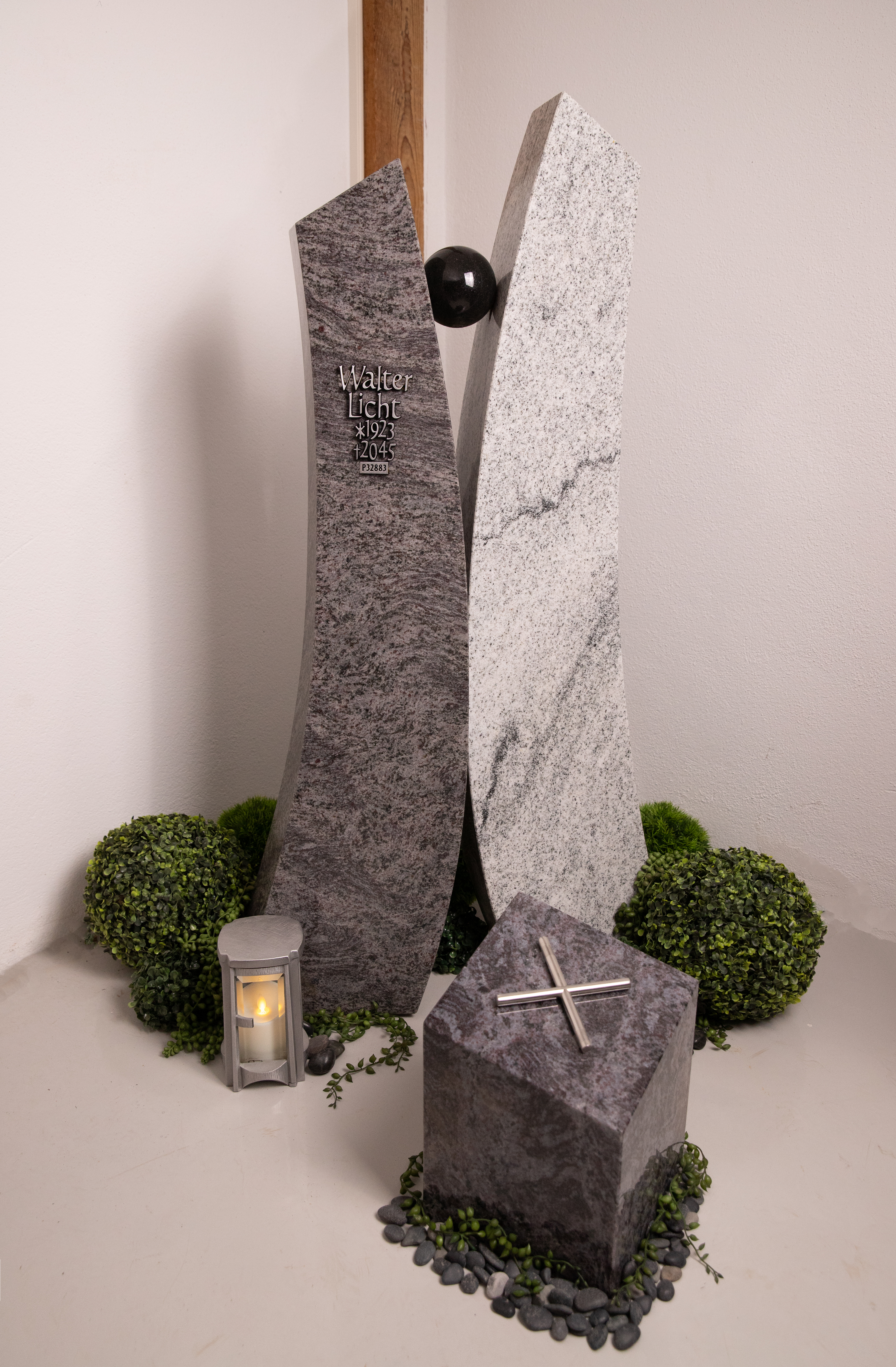 Doppelgrabstein ,,Marble" 3-teilig mit Sockel und Kreuz aus Edelstahl