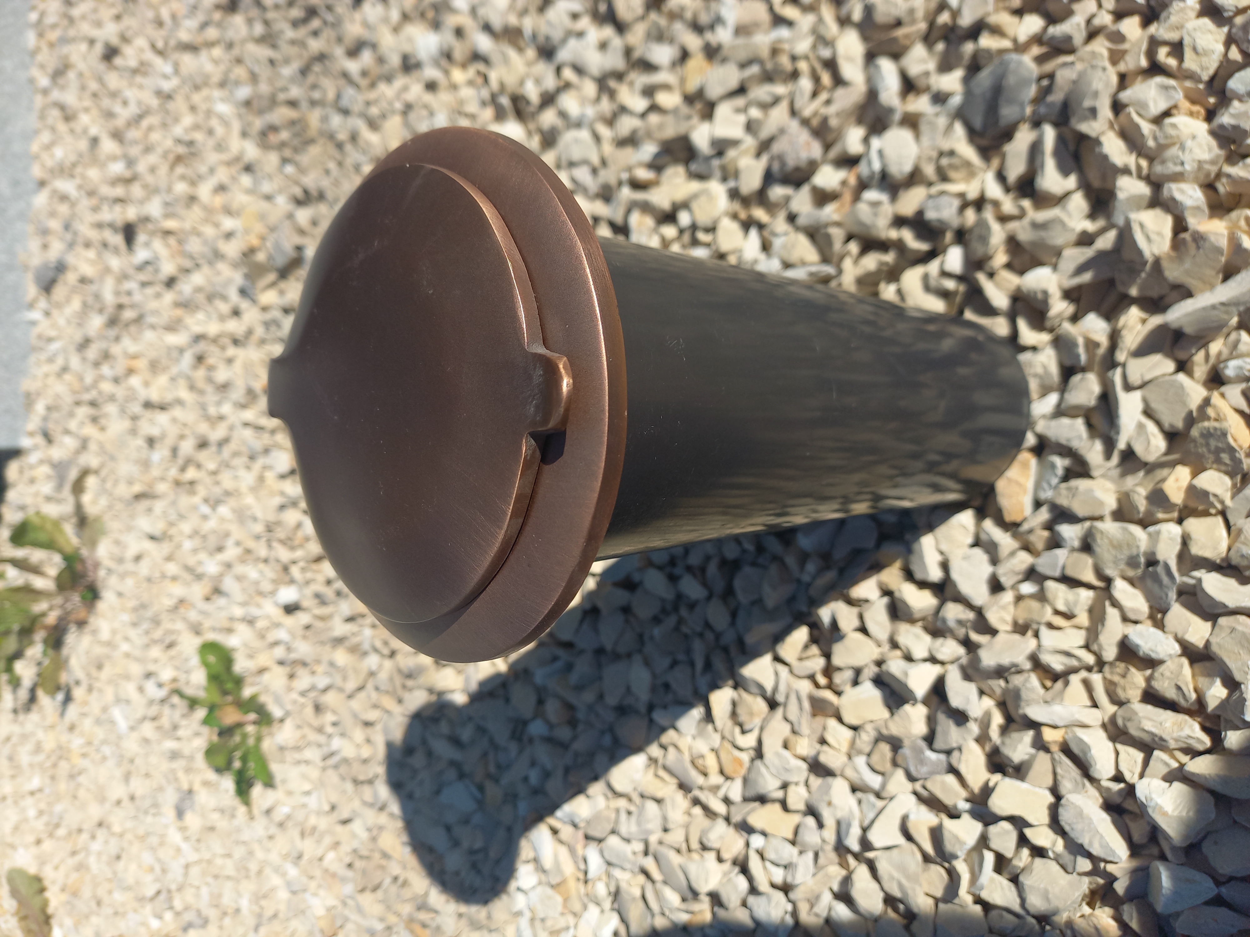 Bodenvase mit Blumenverteiler und ,,Deckel"