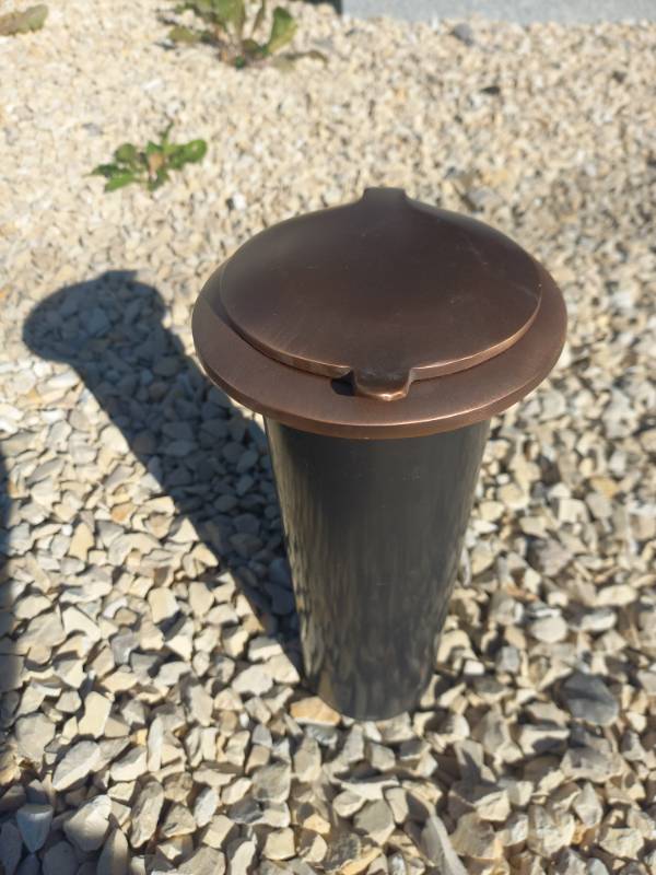 Bodenvase mit Blumenverteiler und ,,Deckel"