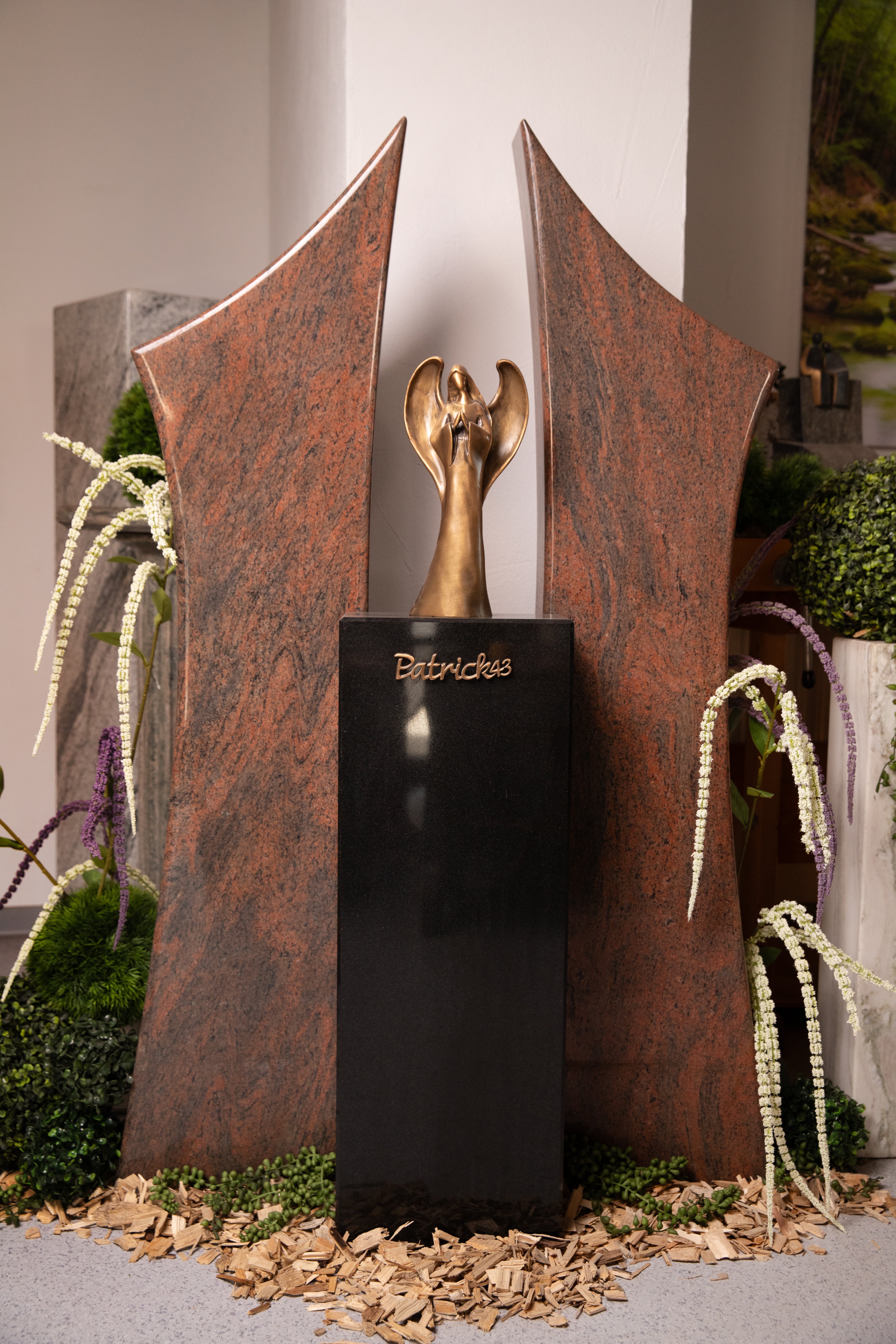 Doppelgrabstein ,,Patrick" 3-teilig mit Engel aus Bronze