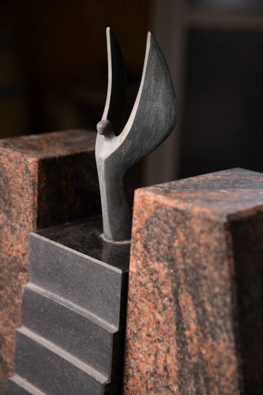 Doppelgrabstein ,,Bach" mit Engel aus Bronze - Ansicht 3