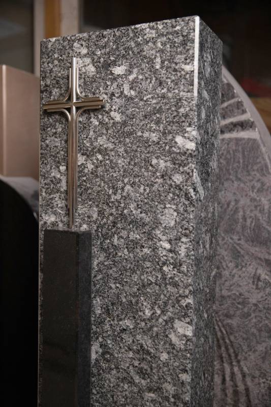 Einzelgrabstein ,,Block" 3-teilig in poliertem Granit - Ansicht 4