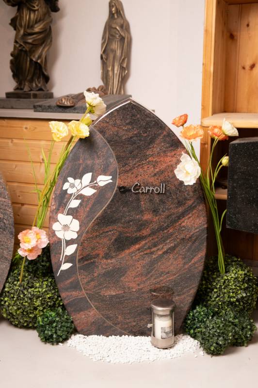 Urnengrabstein ,,Carrol" geschwungen in poliertem roten Granit
